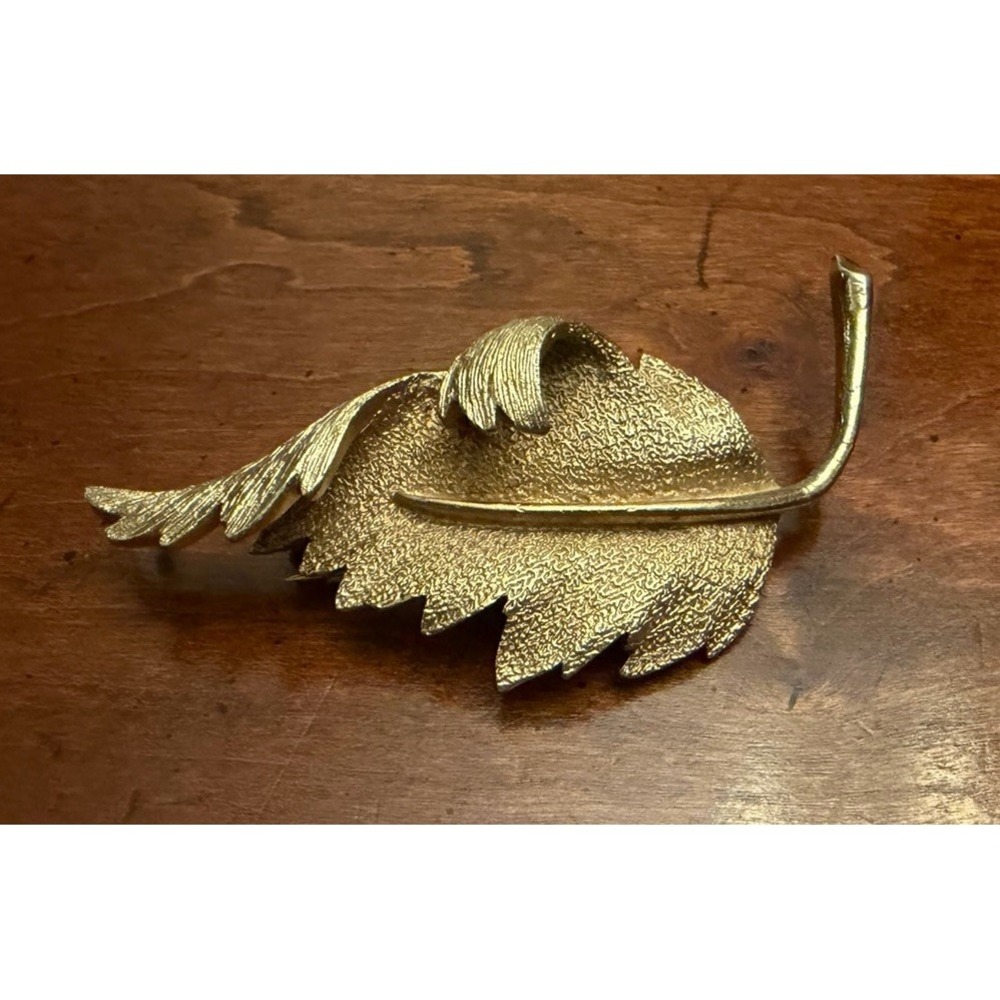 Vintage Coro Pegasus Gold Time Leaf Brooch Pin Textured Folded Leaf 60s MCM